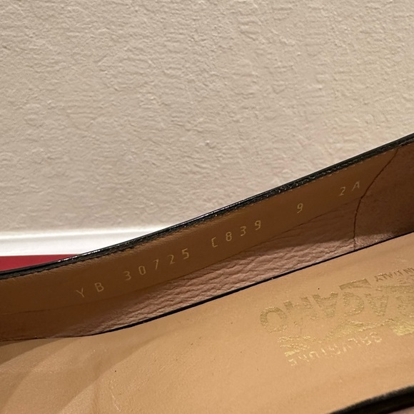 Ferragamo Vara low-heel pumps - Picture 3 of 6